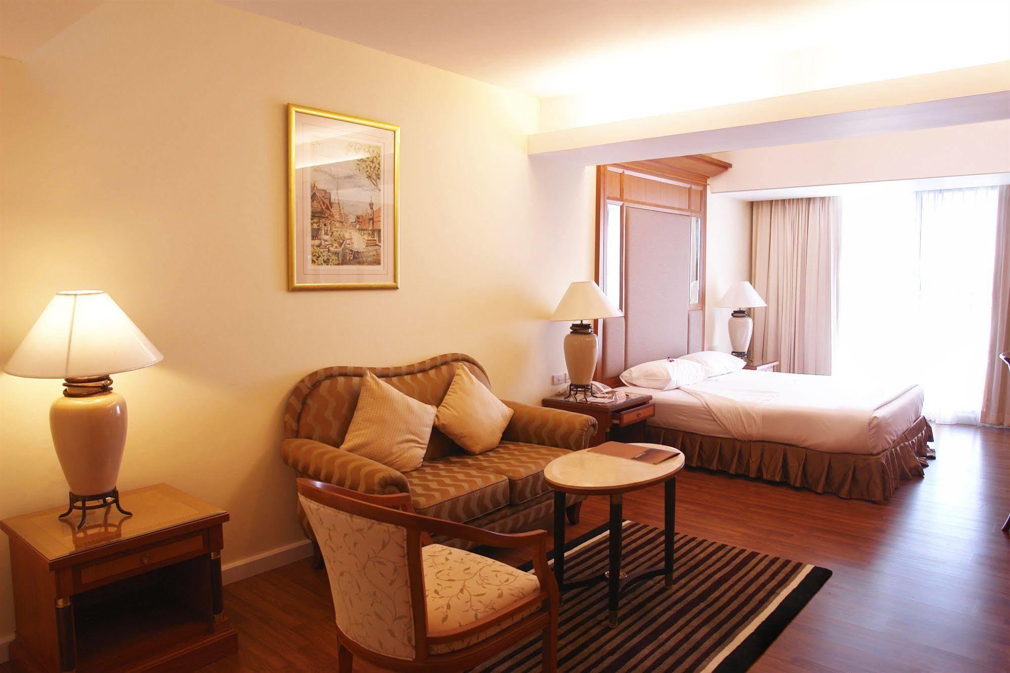 Kameo Grand Hotel & Serviced Apartment, Rayong Buitenkant foto