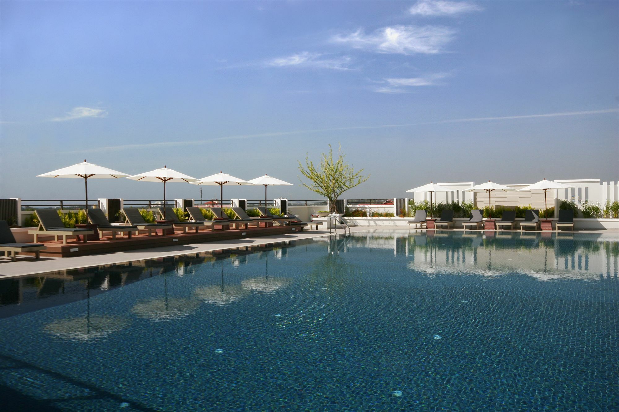 Kameo Grand Hotel & Serviced Apartment, Rayong Buitenkant foto