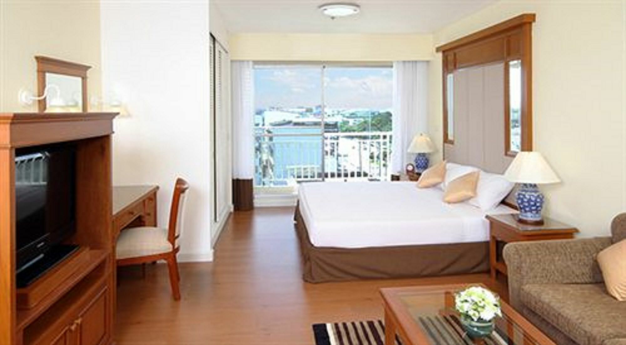 Kameo Grand Hotel & Serviced Apartment, Rayong Buitenkant foto