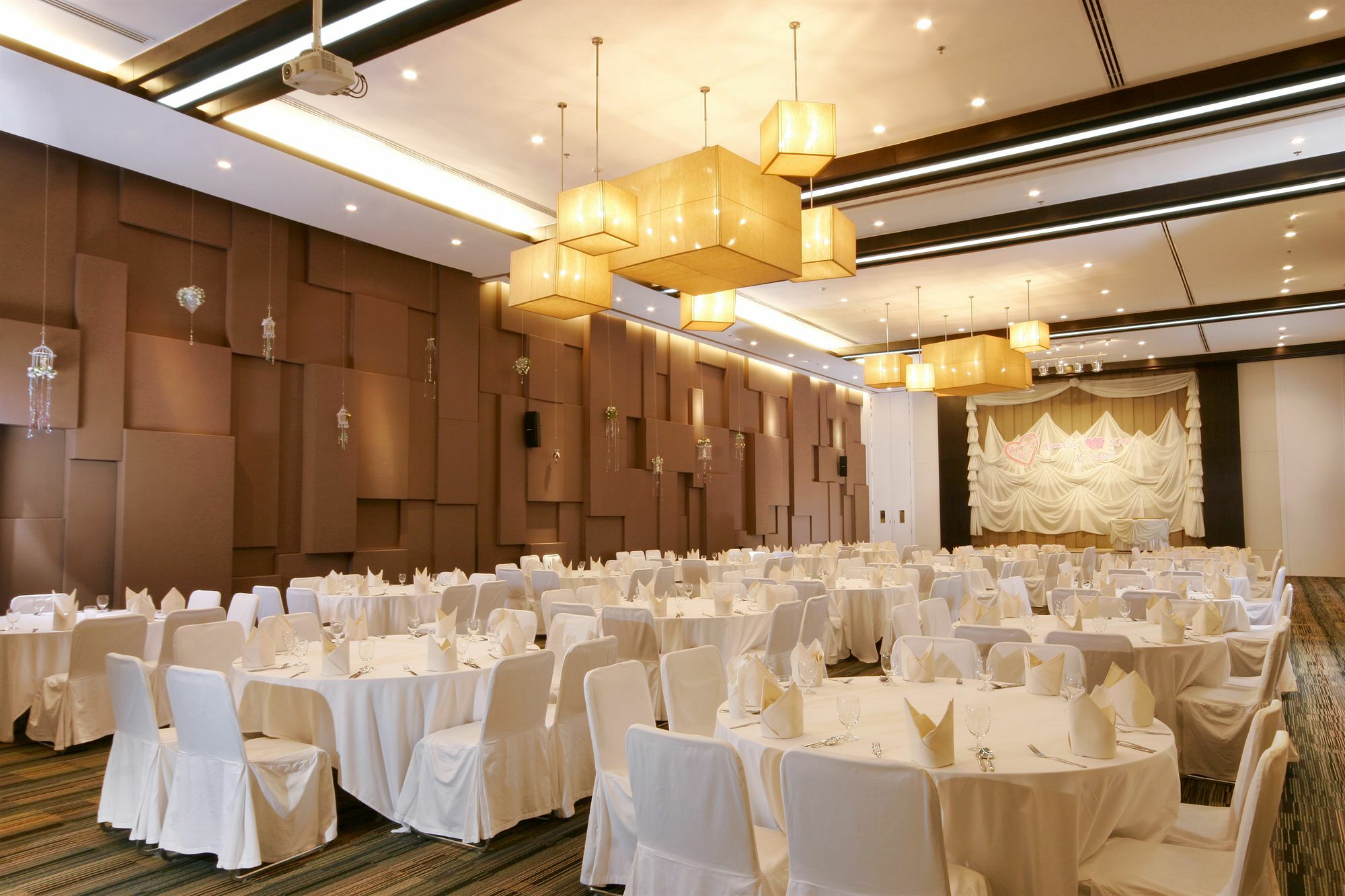 Kameo Grand Hotel & Serviced Apartment, Rayong Buitenkant foto